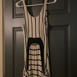 Maxi sleeveless dress.